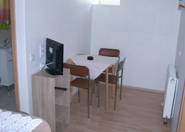 Zur Traube 여관 3*